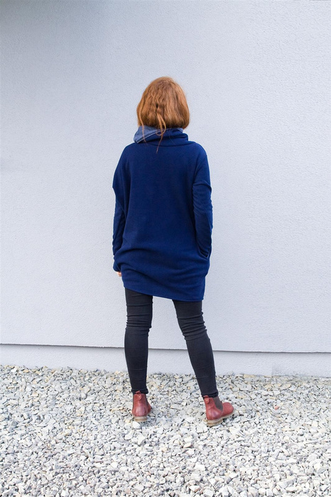 Granatowy sweterek bawełniany, asymetryczny sweter damski