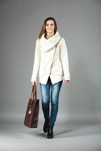 Bluza kremowa, asymetryczna bluza damska, polski produkt, bluza ze stójką 