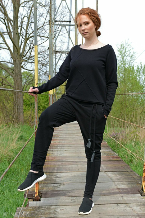 Spodnie Baggi, damskie spodnie dresowe, czarne luźne spodnie damskie, spodnie ze ściągaczem w pasie , spodnie hand made damskie czarne , autorski projekt