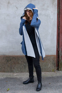 Bluza długa , narzuta dzianinowa z kapturem , Wdzianko damskie