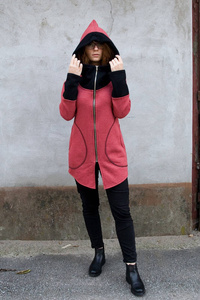 Malinowa bluza, Długa bluza z kapturem, damska bluza asymetryczna, krótki płaszcz damski