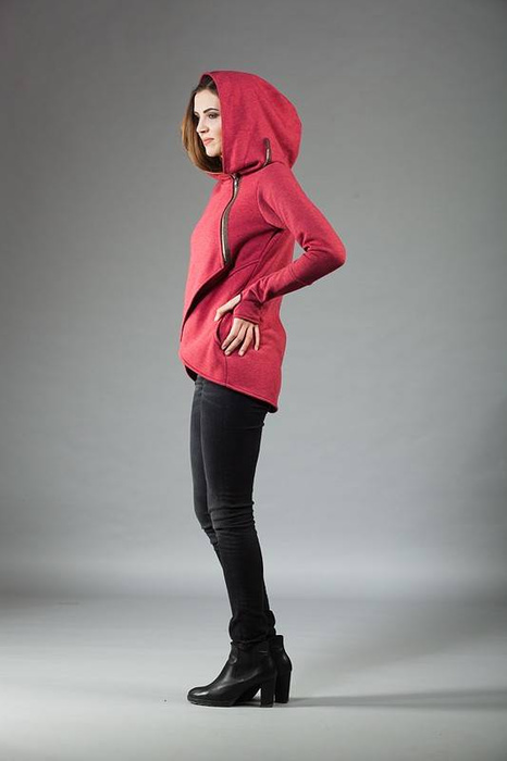Malinowa bluza z kapturem, Asymetryczna bluza, Duże rozmiary, Handmade, Szyte na miarę