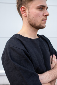 Czarna koszulka lniana męska , koszulka z czarnego polskiego lnu , czarna bluza z lnu , polski produkt