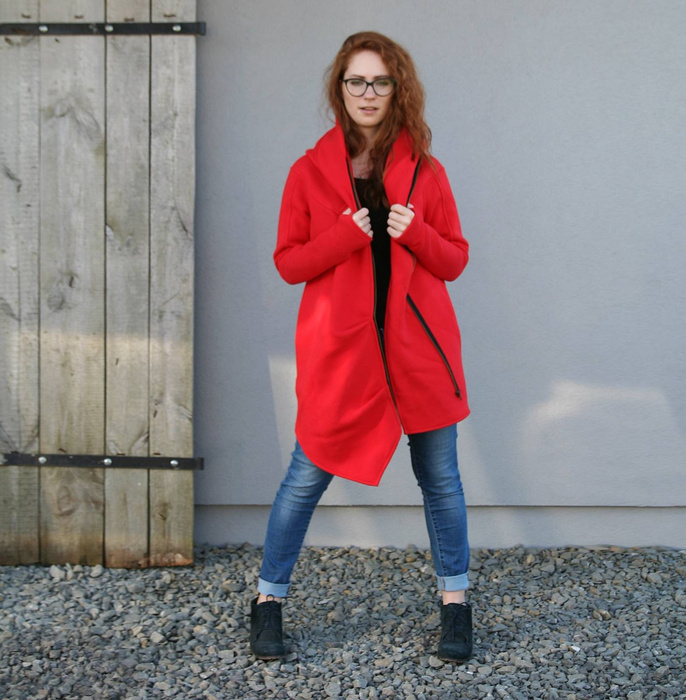 Bluza bawełniana od polskiego projektanta, czerwony płaszcz