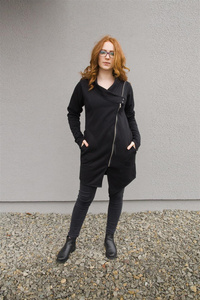 Bluza czarna na zamek, Niebanalna bluza