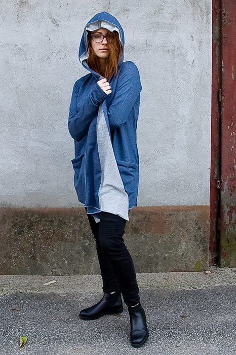 Bluza długa , narzuta dzianinowa z kapturem , Wdzianko damskie