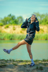 Bluza damska lniana ,polski len z certyfikatem, duży kaptur , lniana koszulka z dłgim rękawem, gotycki styl, letnia stylizacja,czarny len polska produkcja