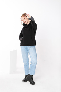 Bluza damska , bluza kangur z kapturem damska polska dzianina, szytew Polsce, krótka damska bluza zestójką