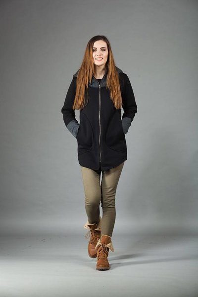Bluza damska kangurek, czarna dresówka z kapturem w szpic