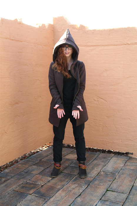 Bluza brązowa z dużym kapturem na dredy, duże kieszenie wejście na kciuk, płaszcz yoga