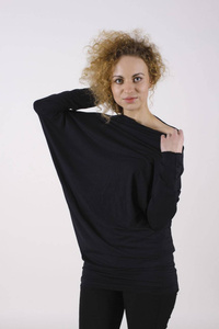 Tunika asymetryczna długi rękaw, bluzka czarna damska z długim rękawem, luźna