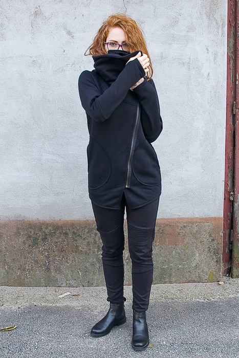 Bluza z wysoką stójką damska , dopasowana bluza czarna asymetryczna, długa bluza z kieszeniami , made in Poland
