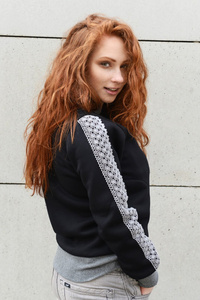 Kurtka bluza Bomberka z koronką , czarna bluza na zamek