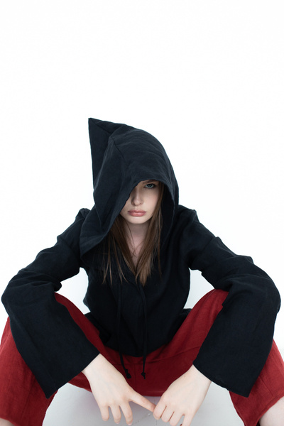 Bluza damska lniana ,polski len z certyfikatem, duży kaptur , lniana koszulka z dłgim rękawem, gotycki styl, letnia stylizacja,czarny len polska produkcja