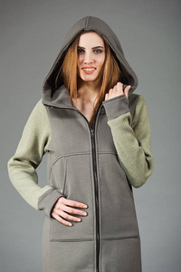 Płaszczyk długi dzianinowy , bluza z kapturem , długa bluza 