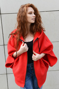 Czerwona bluza , peleryna, ponczo na zamek ponczo z kapturem 