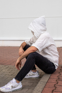 Tunika męska z kapturem lniana wiązana męska koszulka lniana, tunika męska lniana , letnia lniana koszula męska, biała koszula z polskiego lnu męska