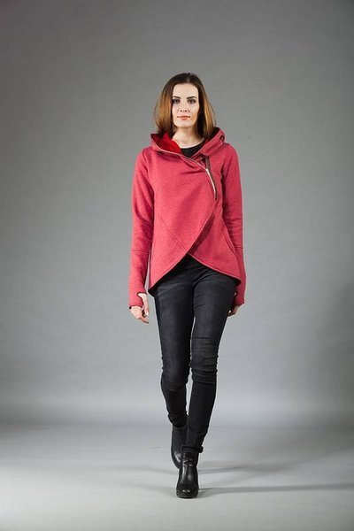 Malinowa bluza z kapturem, Asymetryczna bluza, Duże rozmiary, Handmade, Szyte na miarę