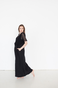 Sukienka lniana elegancka z tiulem, len polski, polska produkcja manufaktura, długa lniana sukienka czarna, czarny len , polski produkt