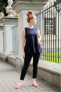 Bluzka czarna z koronką, tunika rozkloszowana, koszulka czarna 