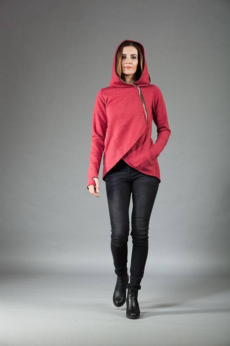 Malinowa bluza z kapturem, Asymetryczna bluza, Duże rozmiary, Handmade, Szyte na miarę