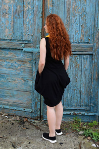 Sukienka bombka bawełniana, sukienka z kominem, mała czarna