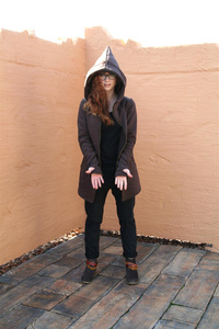 Bluza brązowa z dużym kapturem na dredy, duże kieszenie wejście na kciuk, płaszcz yoga