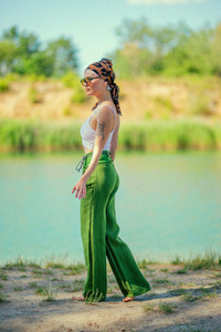 Spodnie z lnu zielone spodnie z polskiego lnu, polski produkt, manufaktura , szerokie spodnie lniane