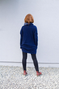 Granatowy sweterek bawełniany, asymetryczny sweter damski 