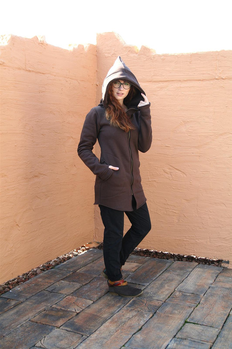 Bluza brązowa z dużym kapturem na dredy, duże kieszenie wejście na kciuk, płaszcz yoga