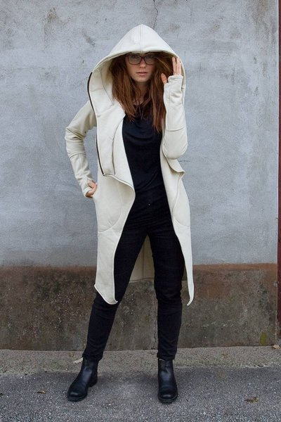 Płaszcz damski, kremowy  trencz z kapturem, bluza długa kremowa, asymetryczny zamek , duży kaptur