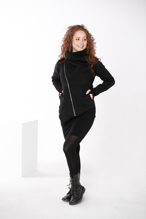 Bluza asymetryczna czarna, marynarka bawełniana czarna na zamek, krótka bluza damska ,zamek na boku bluza damska z dzianiny polskiej , produkt polski