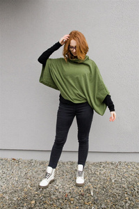 Narzutka sweterkowa, wdzianko , nietoperz , bluzka damska, ponczo