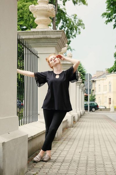 Bluzka czarna z koronką, tunika elegancka,