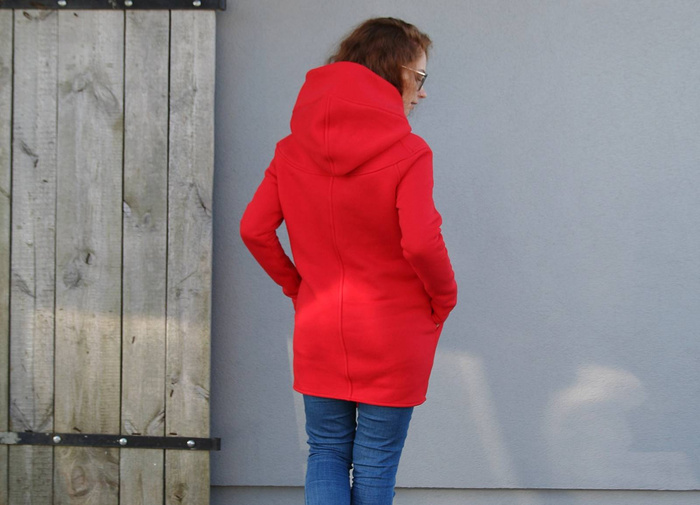 Bluza bawełniana od polskiego projektanta, czerwony płaszcz