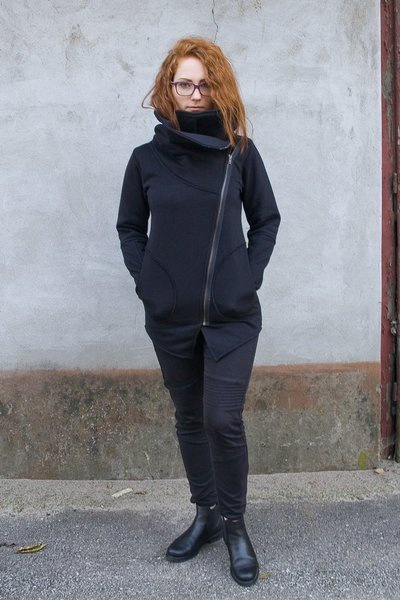 Bluza z wysoką stójką damska , dopasowana bluza czarna  asymetryczna, długa bluza z kieszeniami , made in Poland