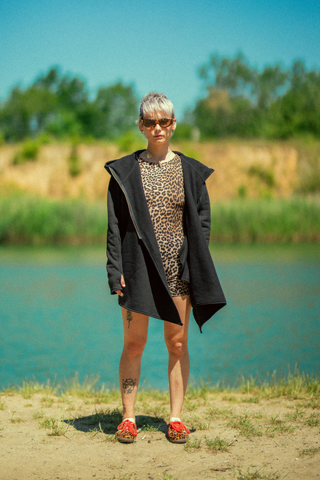 Bluza lużna damska na zamek , bluza kopertowa z kapturem czarna bawełniana, długa bluza , płaszcz z dzianiny