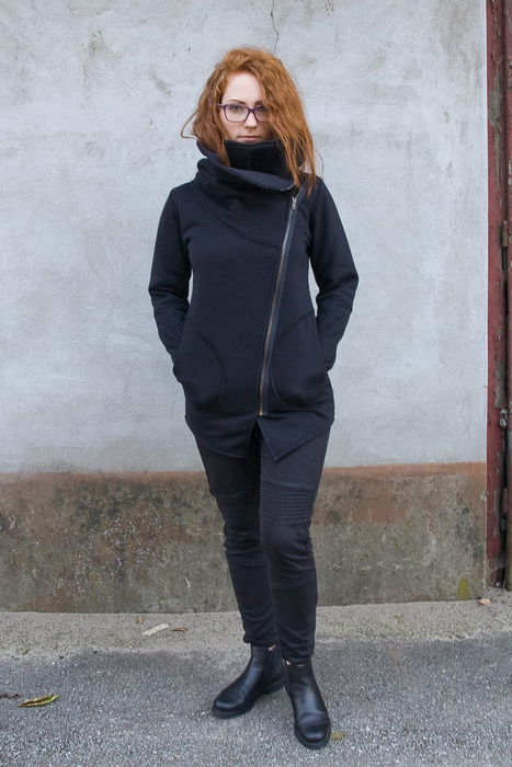 Bluza z wysoką stójką damska , dopasowana bluza czarna asymetryczna, długa bluza z kieszeniami , made in Poland