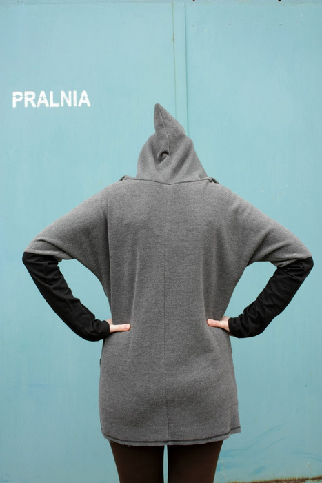 Bluza damska szara z dużym kapturem i kieszeniami , tunika damska, kaptur duży na dredy