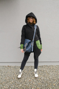 Bluza Ragini Long, Bluza czarna z zielonymi kieszeniami, Hand made