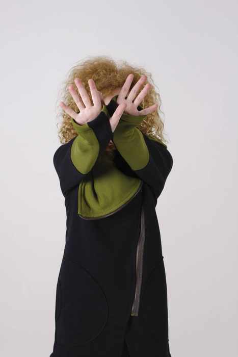 Bluza czarno zielona, Kurtka na zamek, asymetryczny krój, wysoka stójka