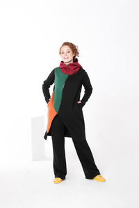 Bluza płaszczyk damski, kolorowy bluzopłaszcz damski, długa czarna bluza damska z dzianiny z kapturem i kieszeniami, asymetryczna bluza damska