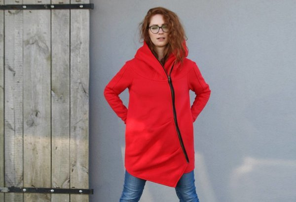Bluza bawełniana od polskiego projektanta, czerwony płaszcz