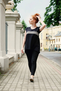 Bluzka czarna z koronką, tunika elegancka, czarna tunika, koszulka, bluzka