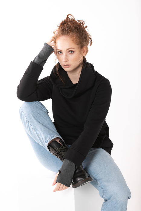 Bluza damska , bluza kangur z kapturem damska polska dzianina, szytew Polsce, krótka damska bluza zestójką