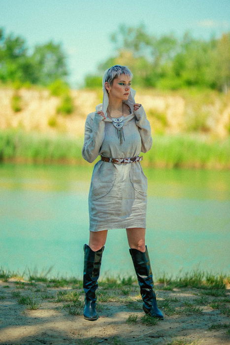 Sukienka lniana z długim rękawem i wielkim kapturem, polski len, polska produkcja, autorski wzór sukienki z lnu