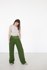 Spodnie z lnu zielone spodnie z polskiego lnu, polski produkt, manufaktura , szerokie spodnie lniane