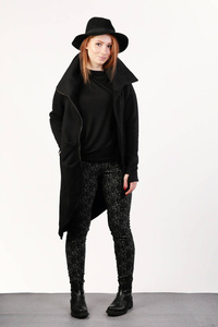 Bluza ze stójką, Płaszczyk czarny zasymetryczny 