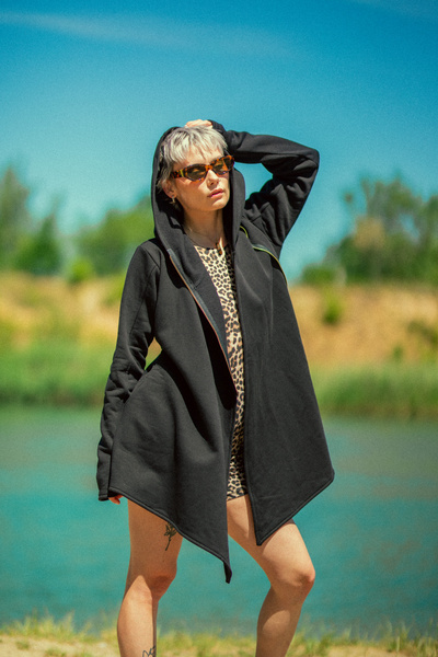 Bluza lużna damska na zamek , bluza kopertowa z kapturem czarna  bawełniana, długa bluza , płaszcz  z dzianiny
