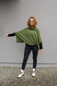 Narzutka sweterkowa, wdzianko , nietoperz , bluzka damska, ponczo